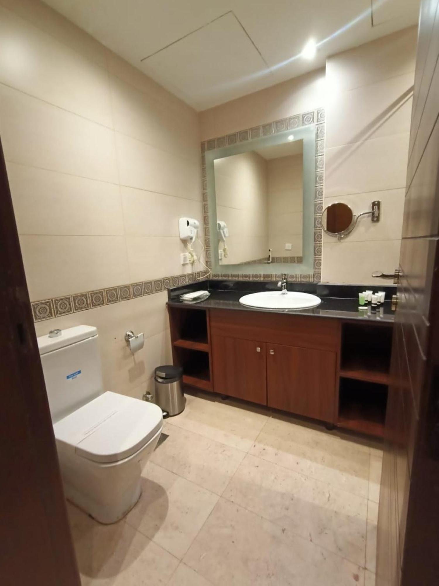 Quiet Jeddah Al Hamra Hotel Bagian luar foto